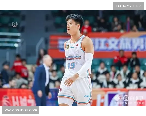 于德豪训练扭伤膝今晚缺战广东