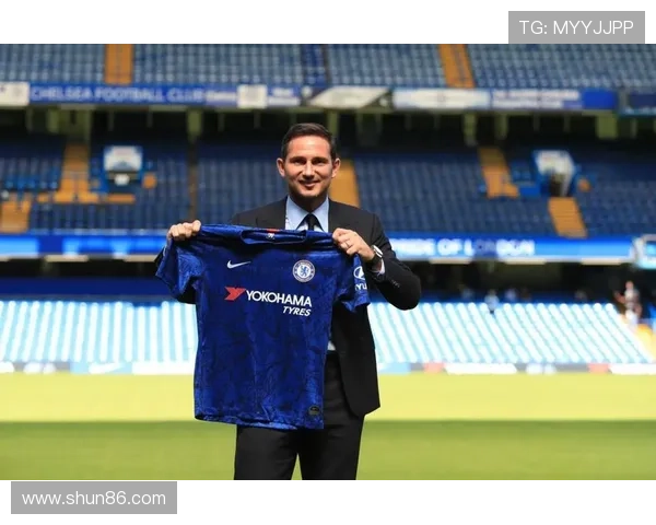 兰帕德带考文垂升级后首签曝光